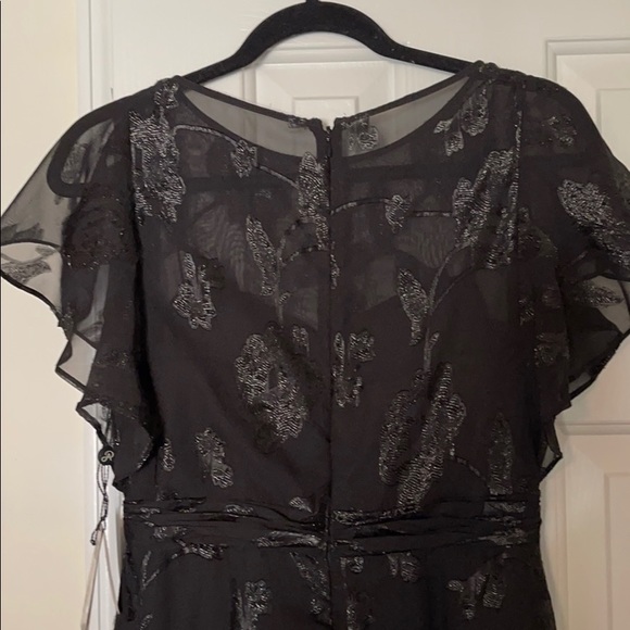 Black formal gown with sequin design - Picture 5 of 9